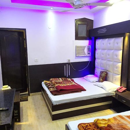 Hotel Peace Point - 1 Min Walking Distance From Station New Delhi Luaran gambar
