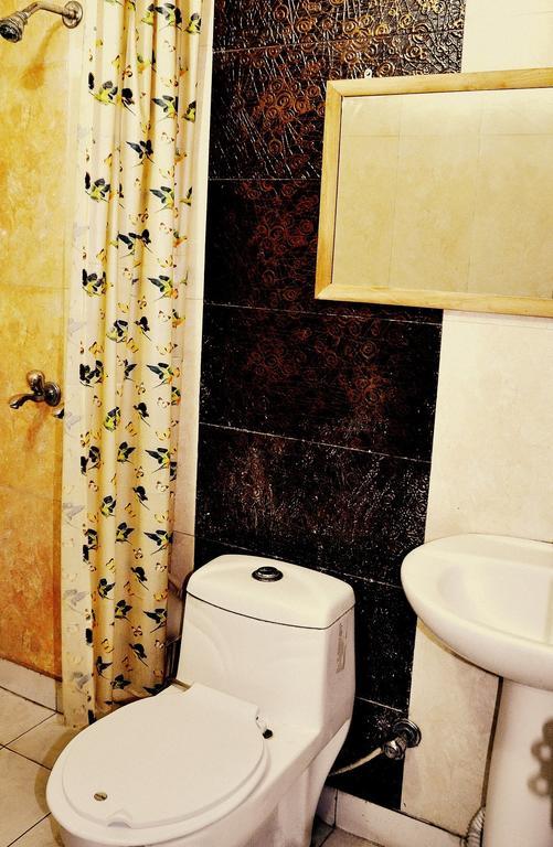 Hotel Peace Point - 1 Min Walking Distance From Station New Delhi Luaran gambar