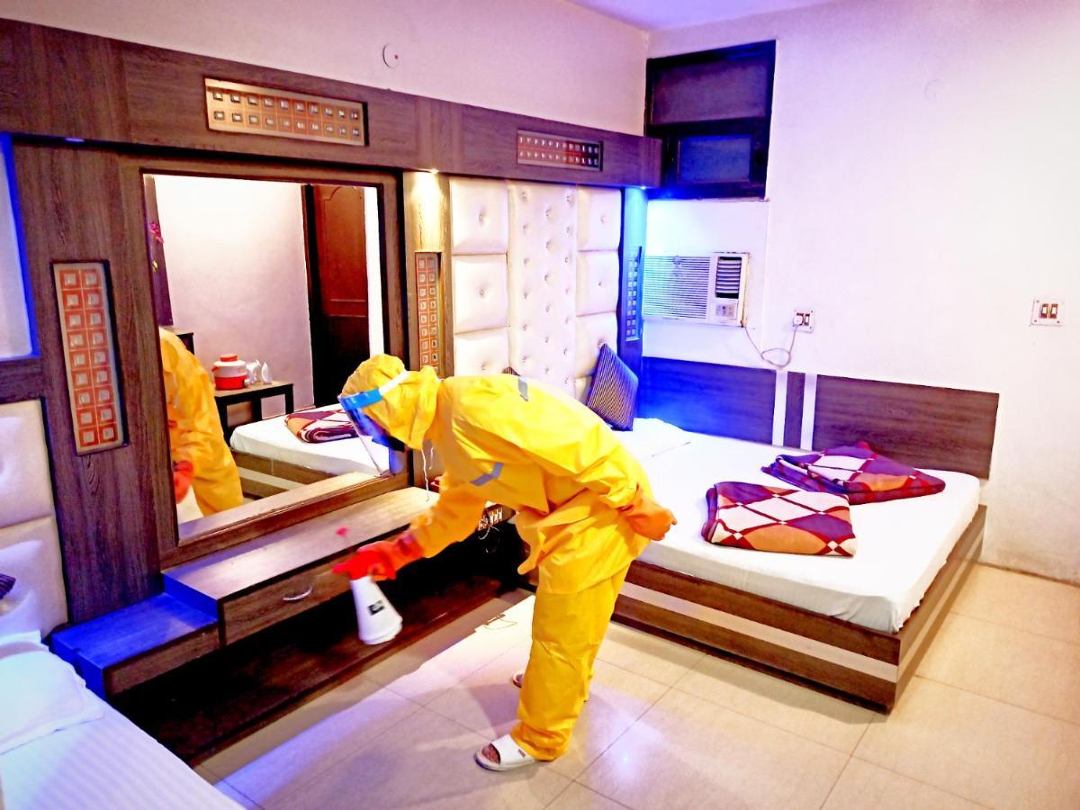 Hotel Peace Point - 1 Min Walking Distance From Station New Delhi Luaran gambar