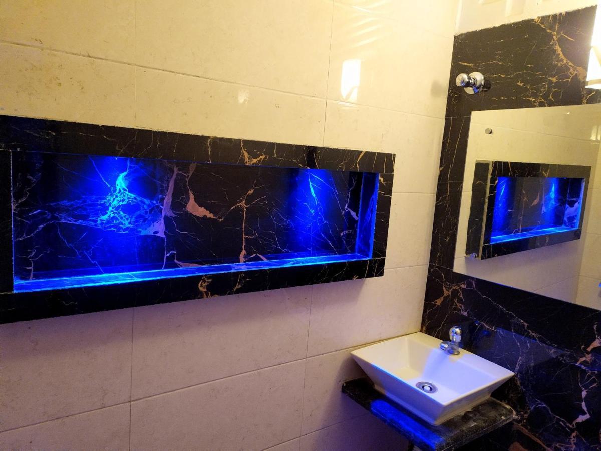 Hotel Peace Point - 1 Min Walking Distance From Station New Delhi Luaran gambar