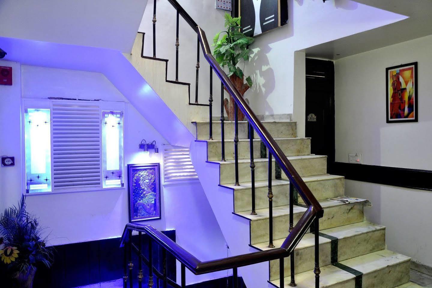Hotel Peace Point - 1 Min Walking Distance From Station New Delhi Luaran gambar