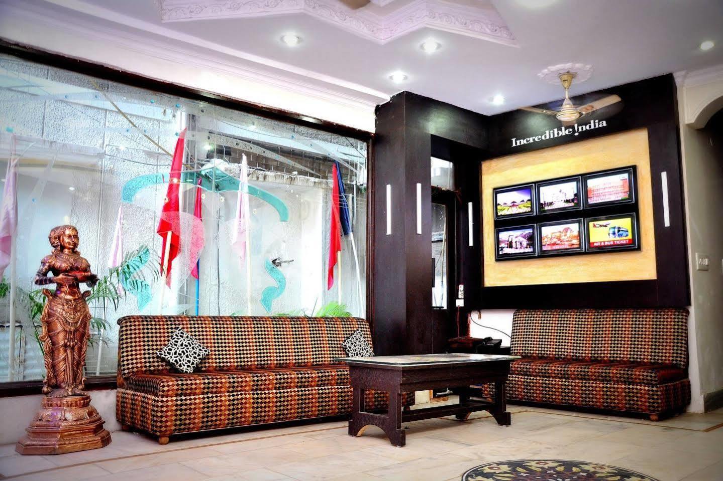 Hotel Peace Point - 1 Min Walking Distance From Station New Delhi Luaran gambar