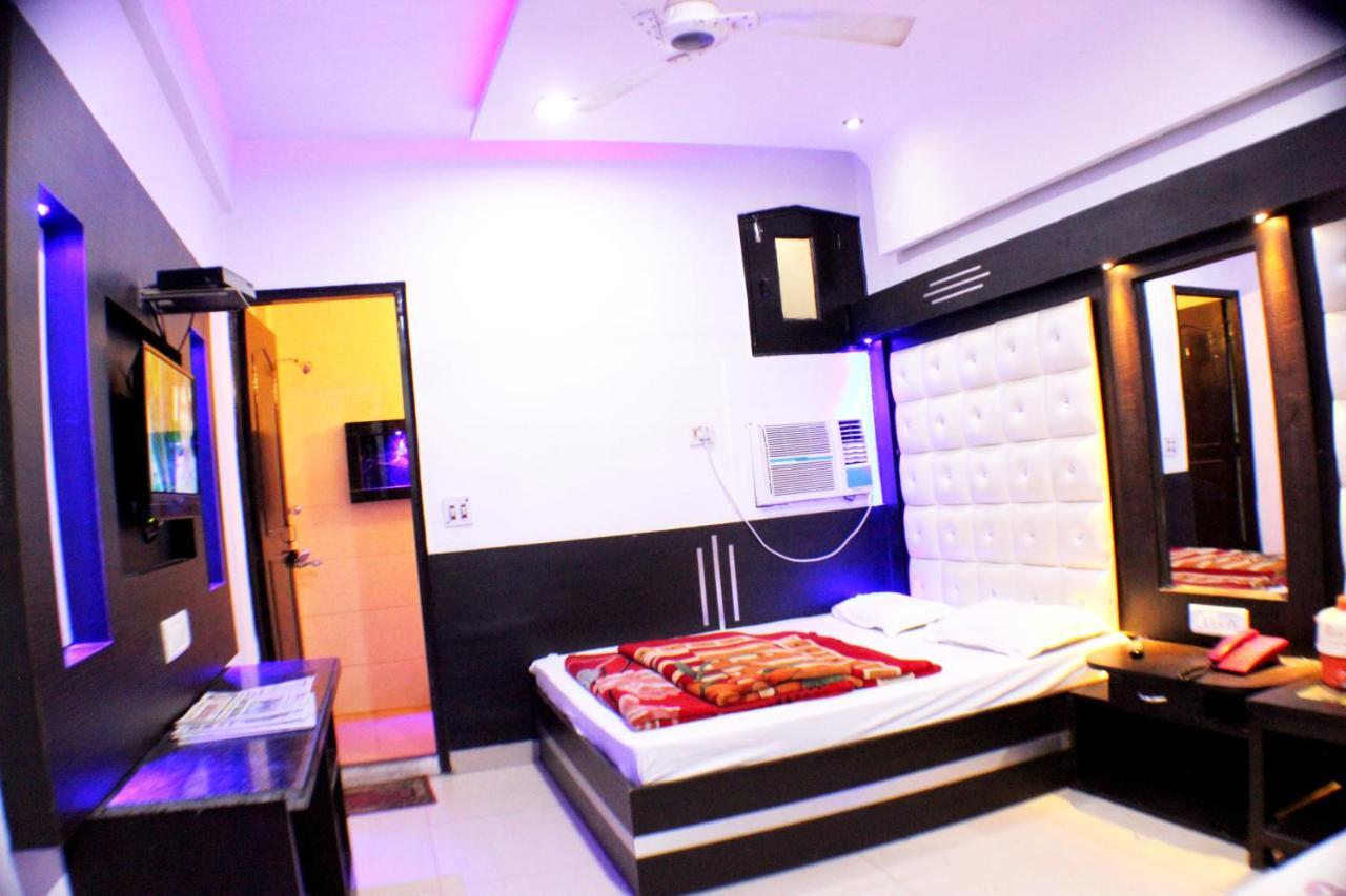 Hotel Peace Point - 1 Min Walking Distance From Station New Delhi Luaran gambar
