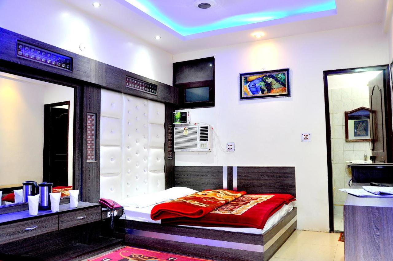 Hotel Peace Point - 1 Min Walking Distance From Station New Delhi Luaran gambar