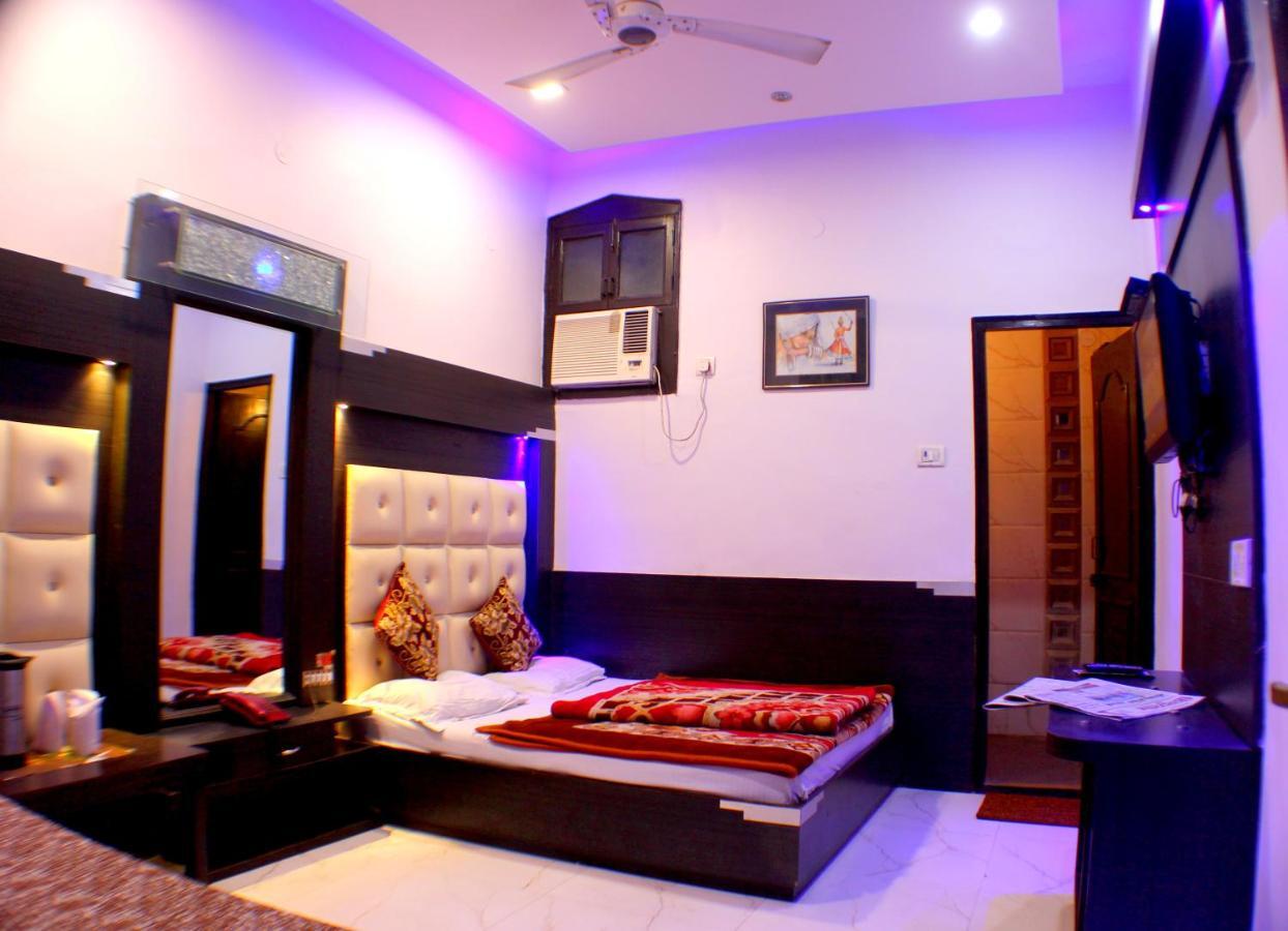 Hotel Peace Point - 1 Min Walking Distance From Station New Delhi Luaran gambar