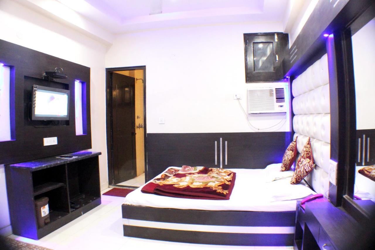 Hotel Peace Point - 1 Min Walking Distance From Station New Delhi Luaran gambar